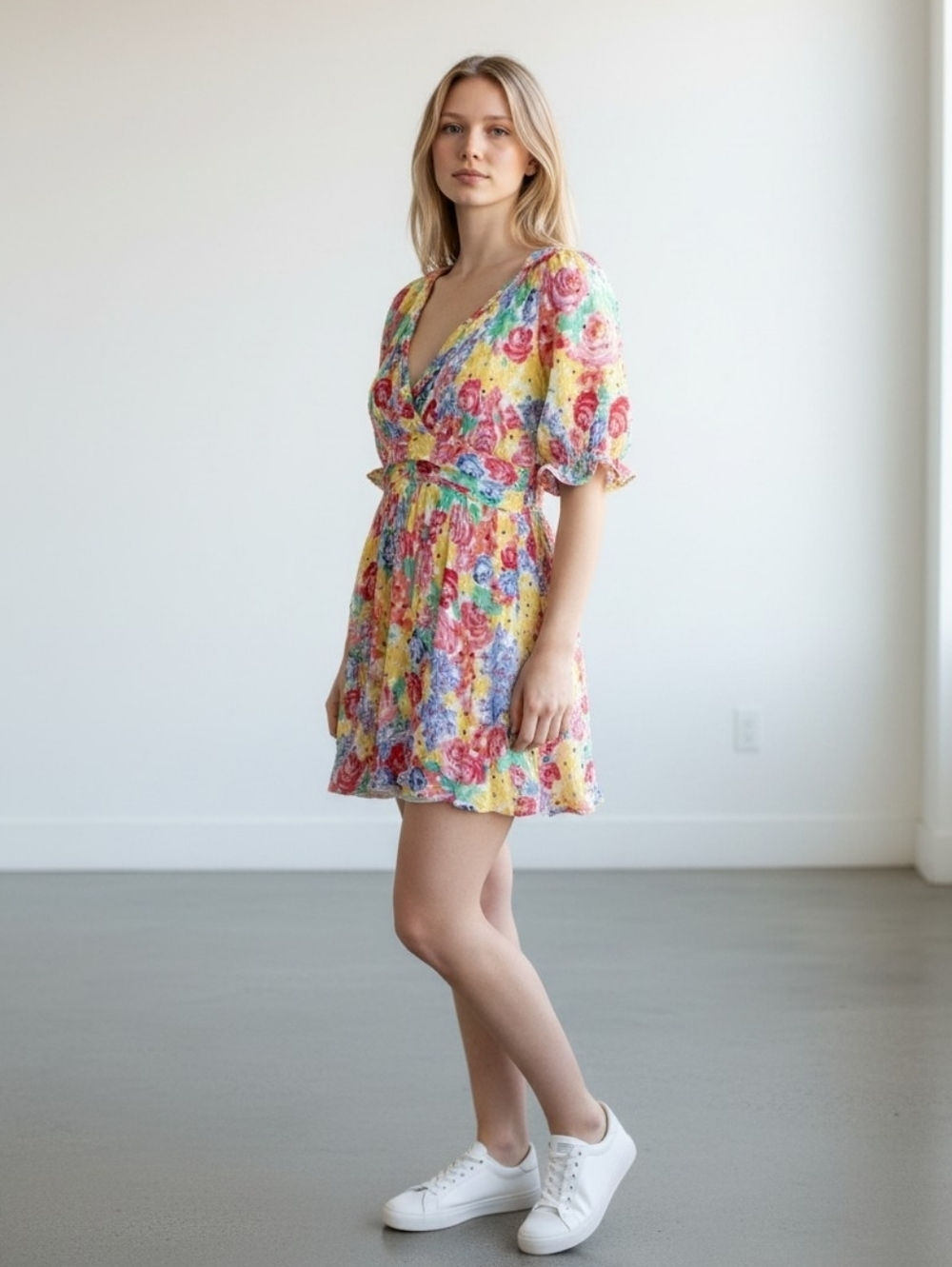 NWT Emily Wonder Multicolor Floral V-Neck Puff Sleeve Mini Dress Size M